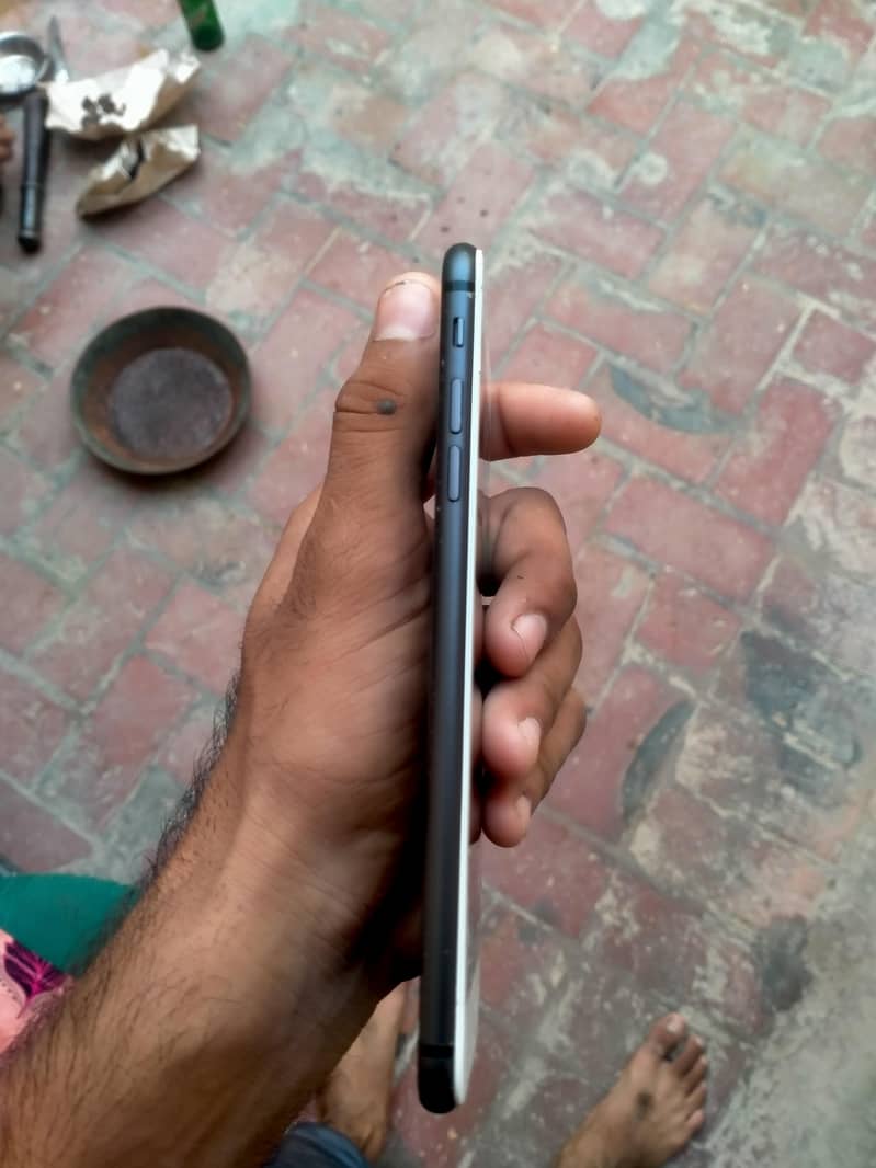 Apple iPhone 8 Plus 3