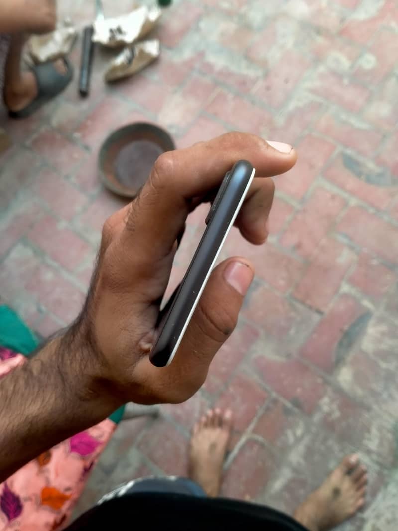 Apple iPhone 8 Plus 4
