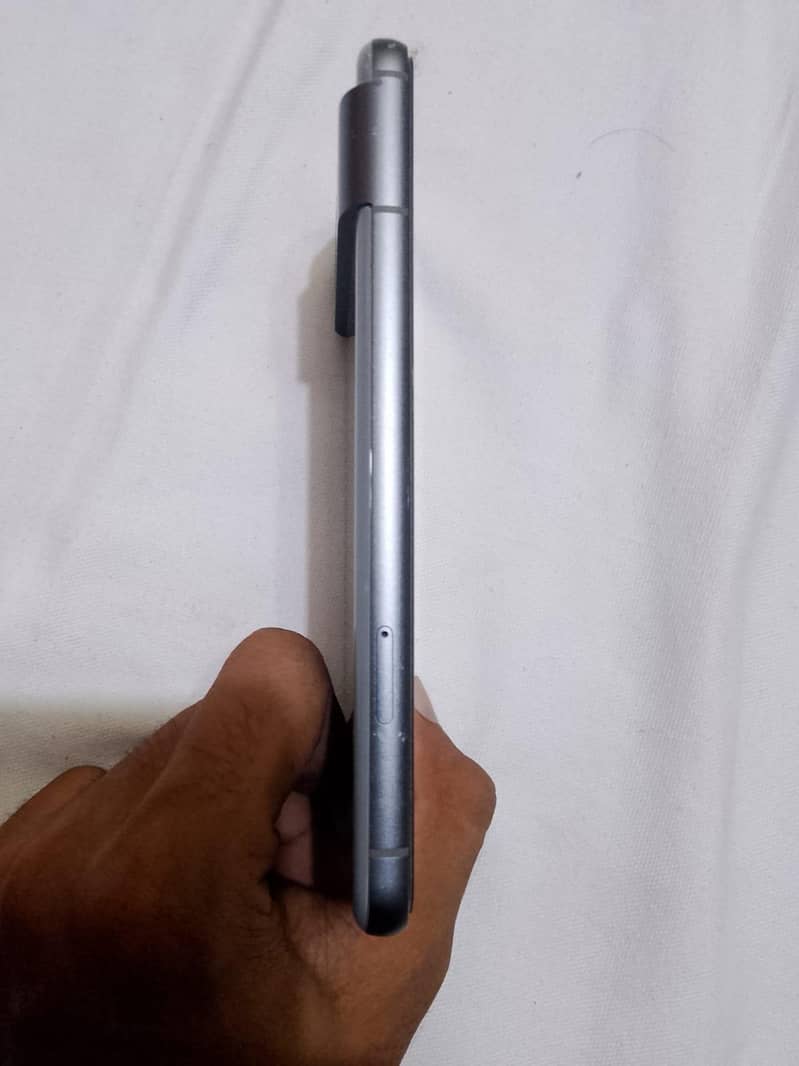 Google Pixel 8 4