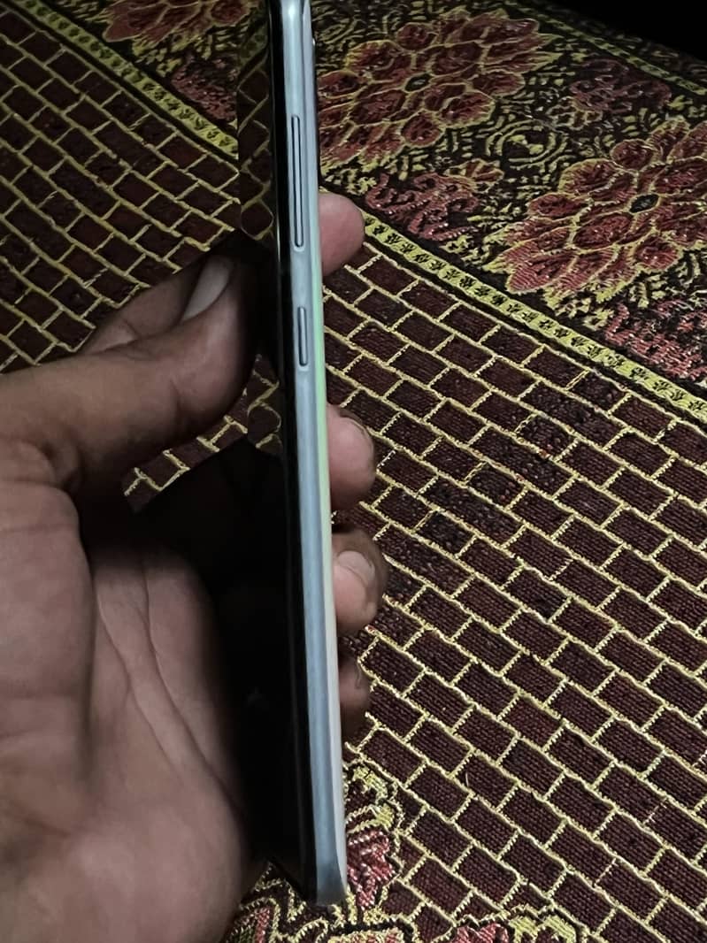 Samsung Mobile A50 6