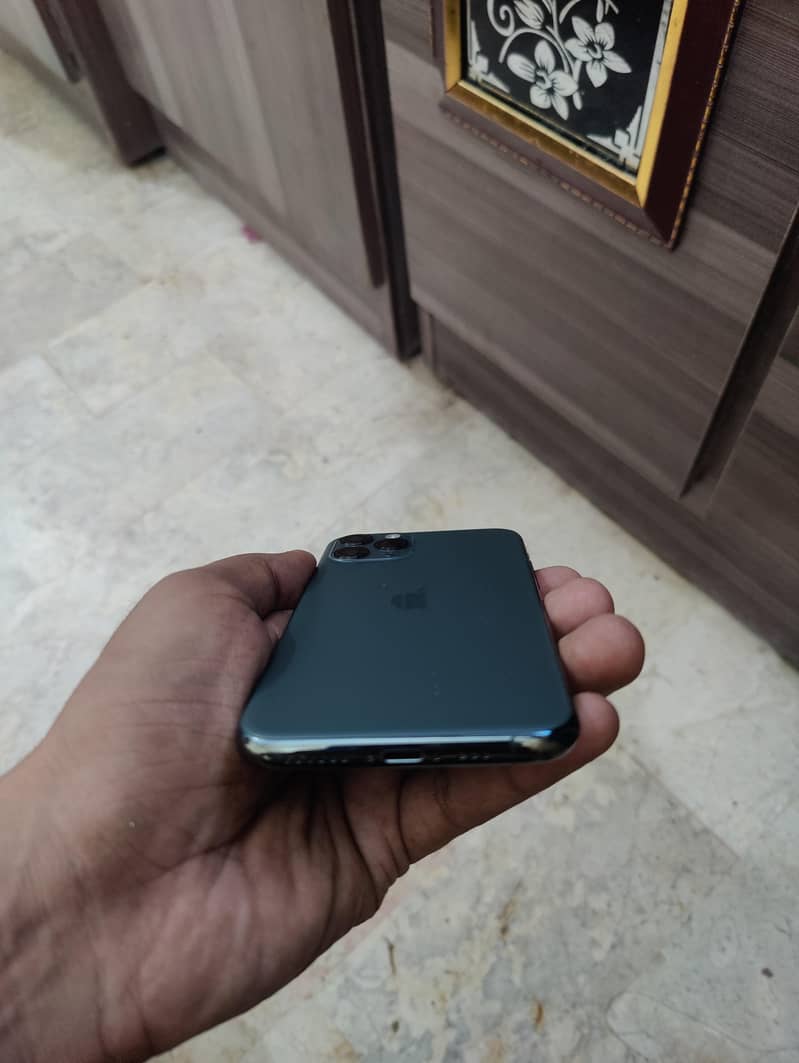 Apple iPhone 11 Pro 6