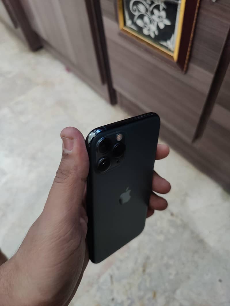 Apple iPhone 11 Pro 7