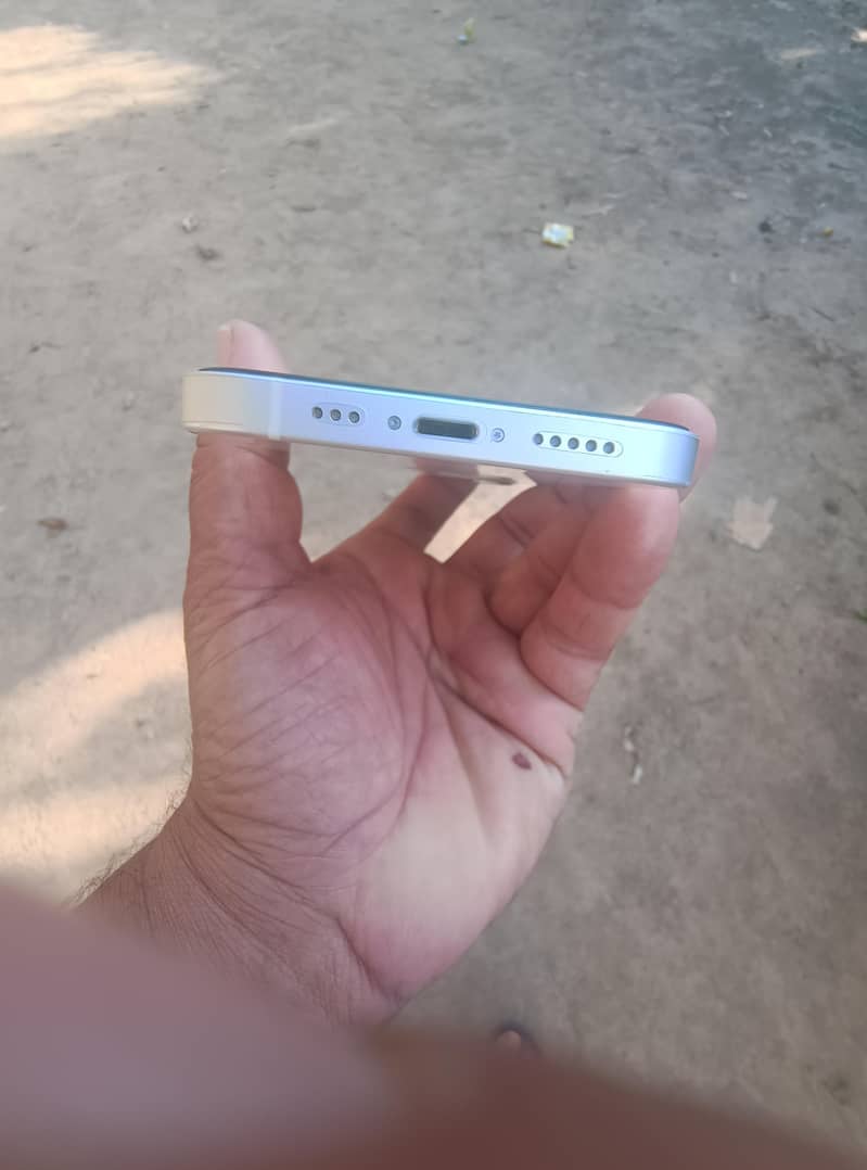 Apple iPhone 12 4