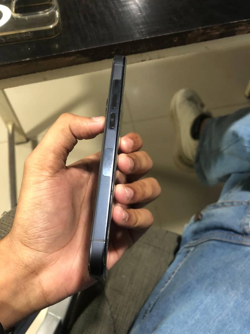 Apple iPhone 15 Pro 4