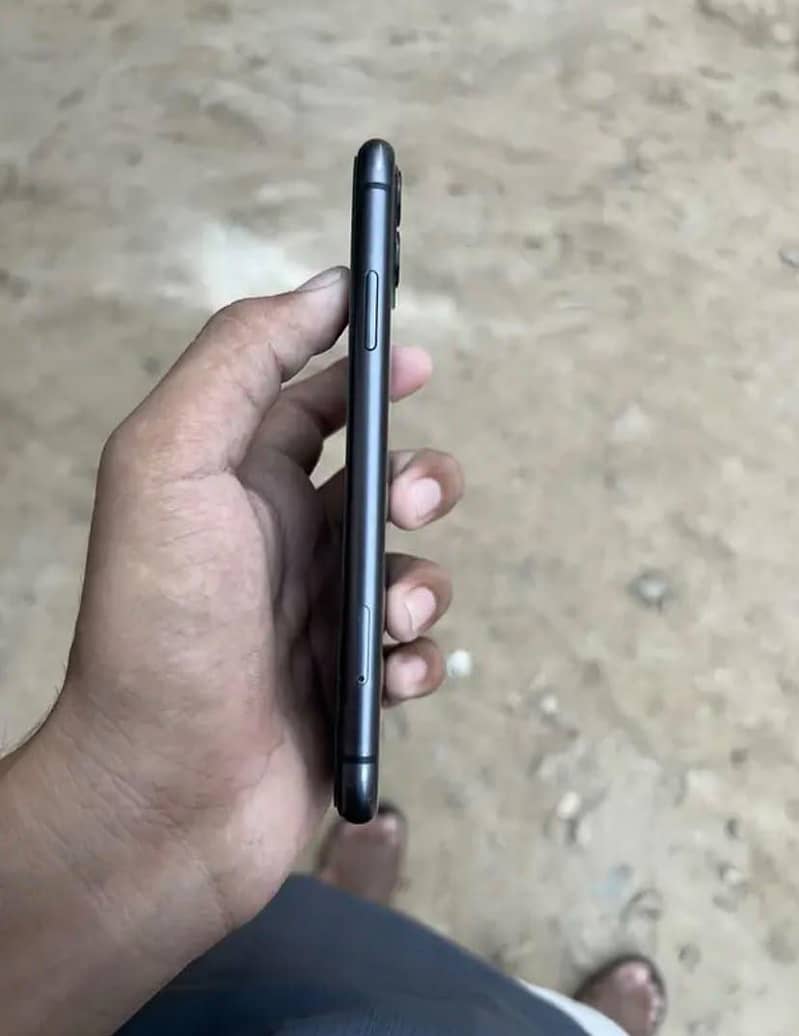Apple iPhone 11 3