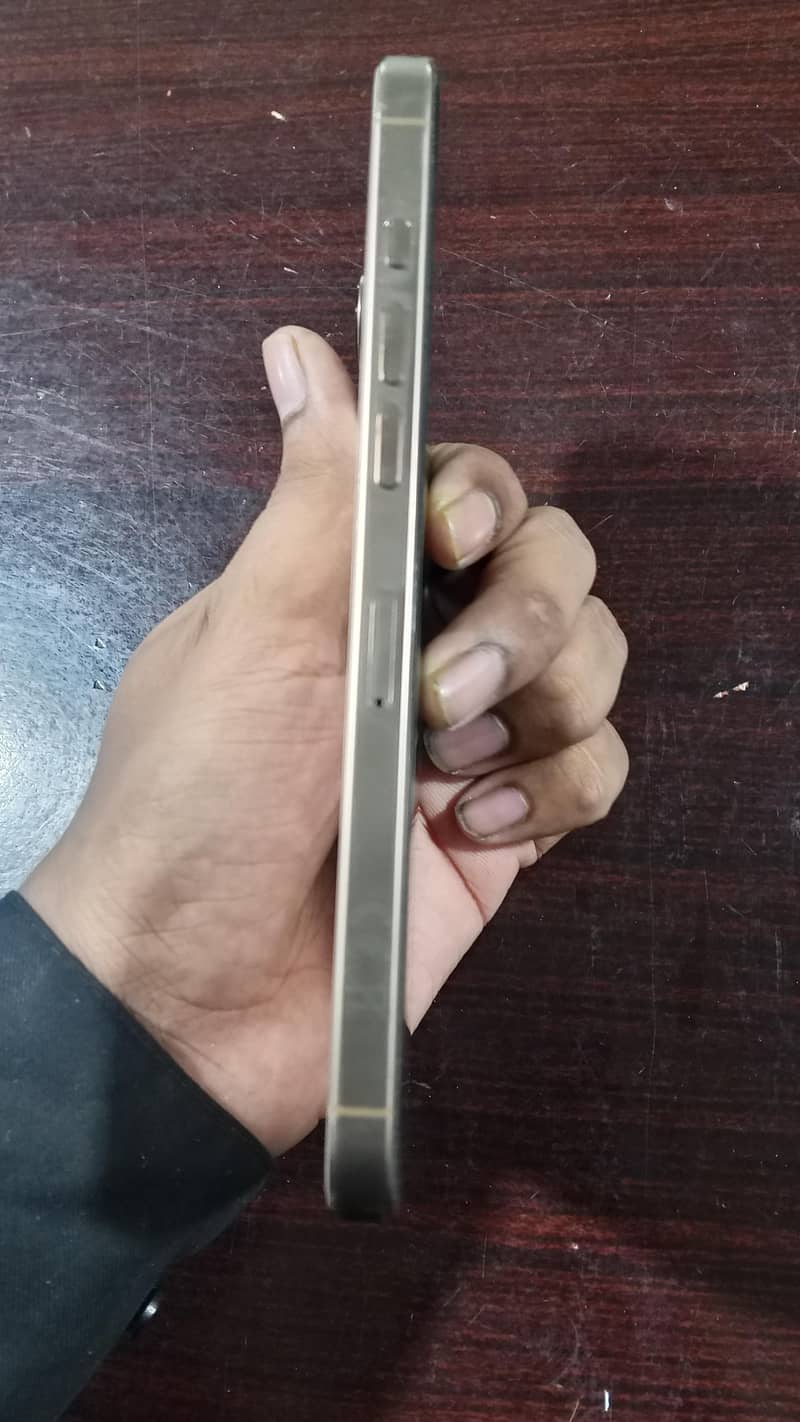 Apple iPhone 16 Pro Max 3