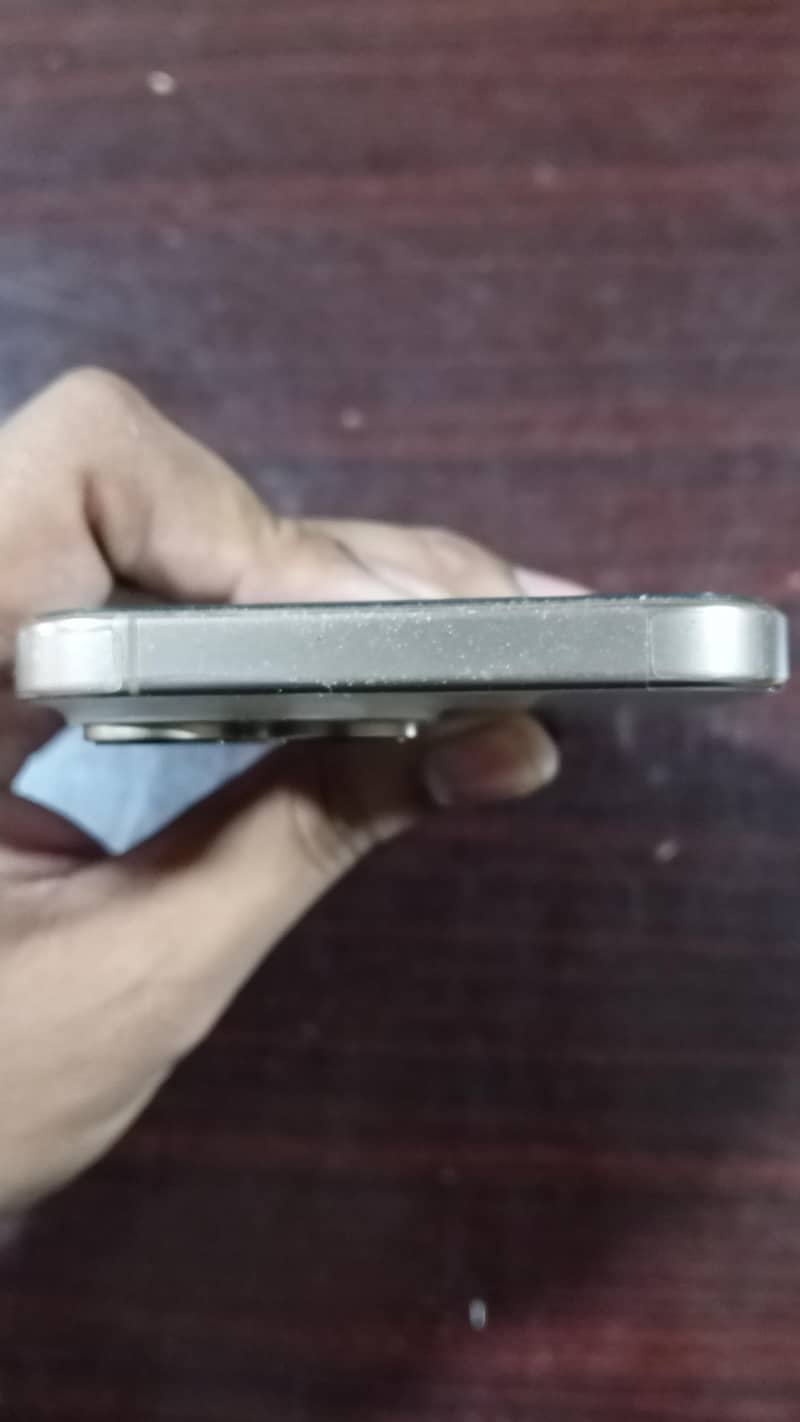 Apple iPhone 16 Pro Max 4
