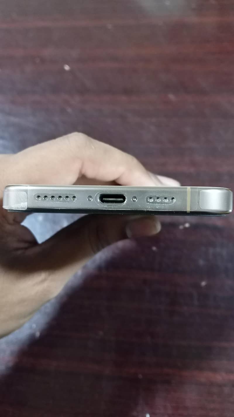 Apple iPhone 16 Pro Max 5