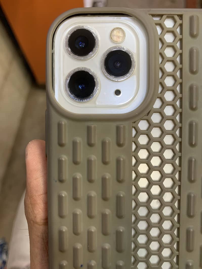 Apple iPhone 11 Pro Max 10