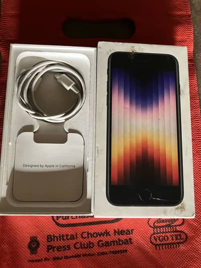Apple iPhone SE 3 box and cable