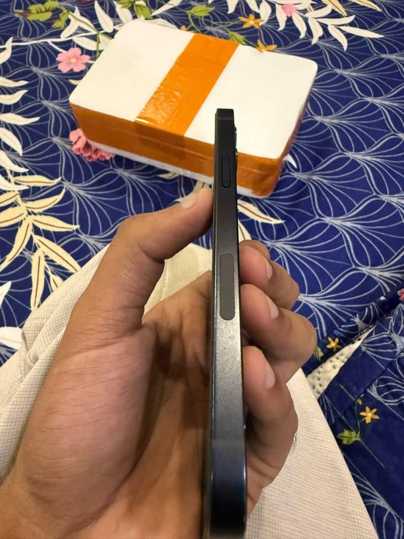 Apple iPhone 12 2