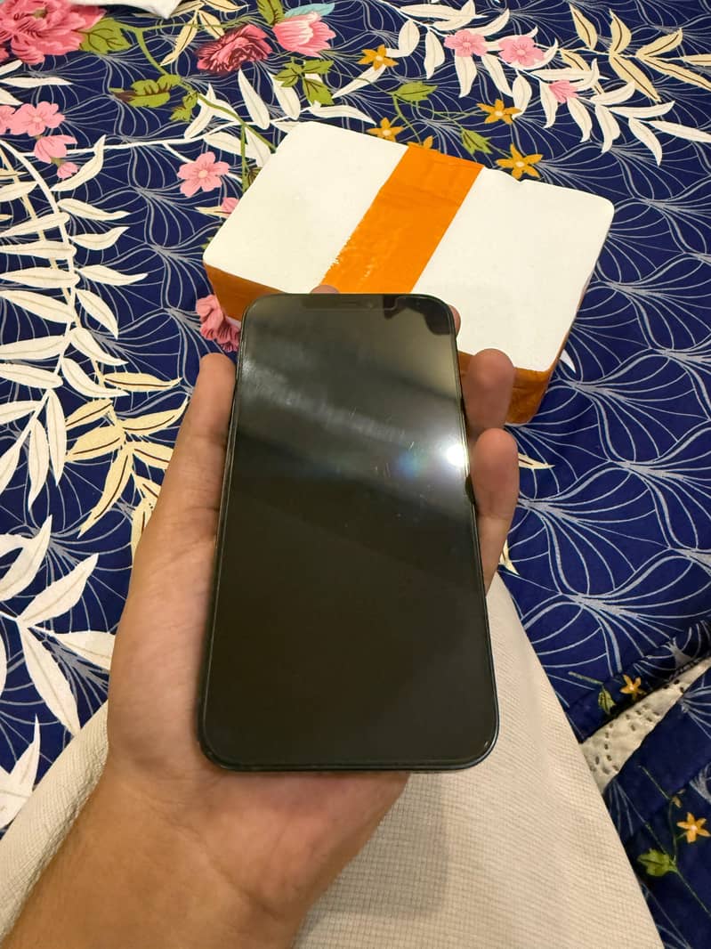Apple iPhone 12 3