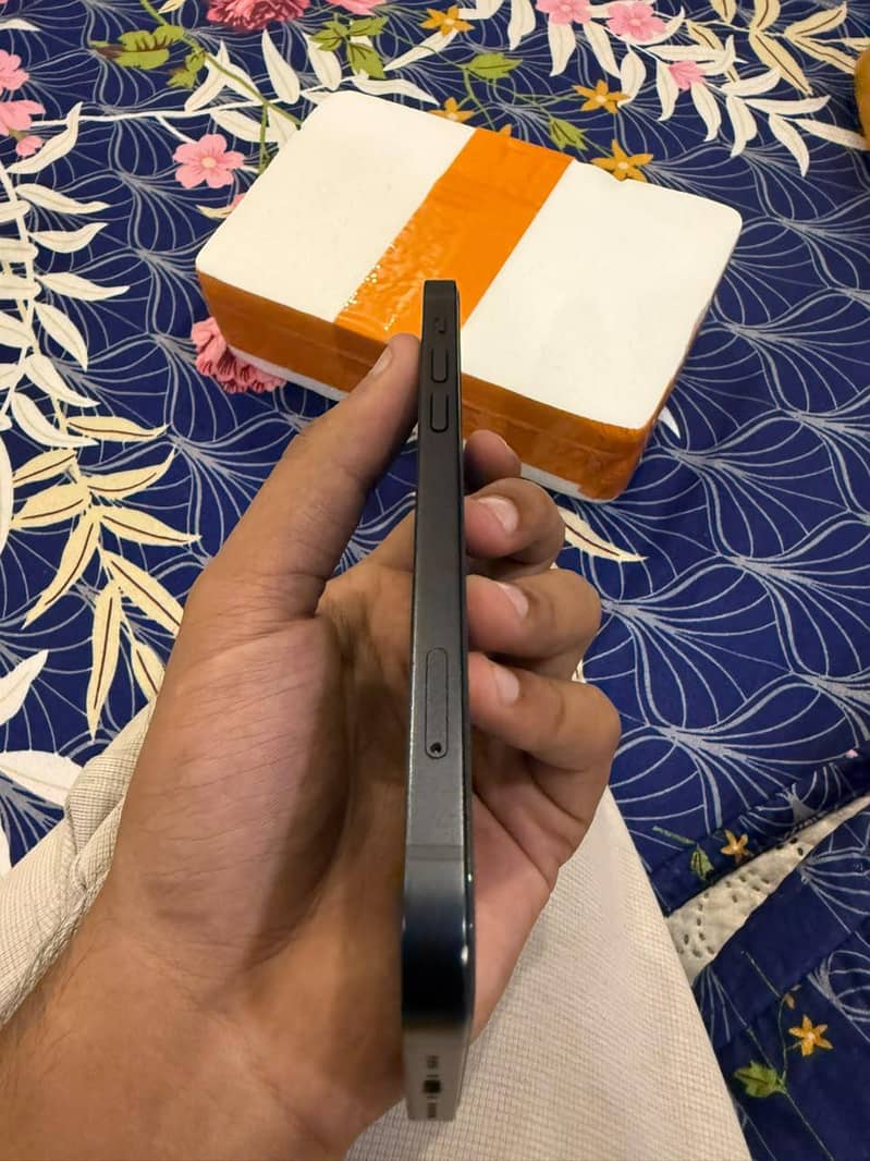 Apple iPhone 12 5