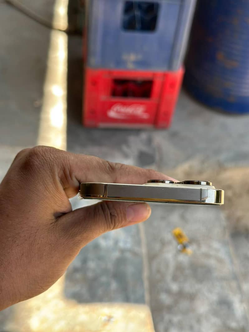 Apple iPhone 14 Pro Max 2
