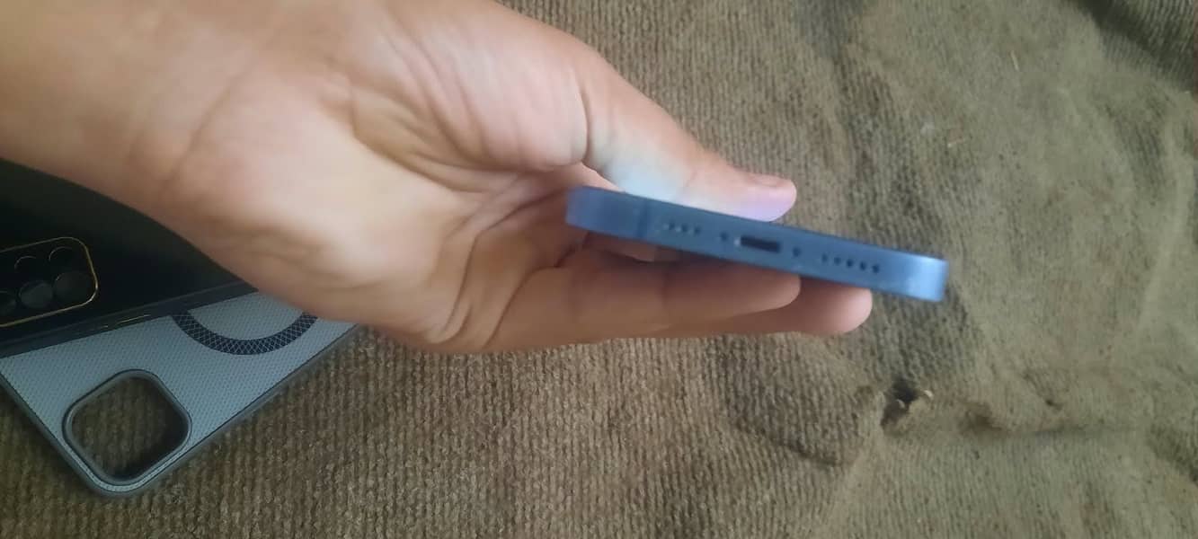 Apple iPhone 13 1
