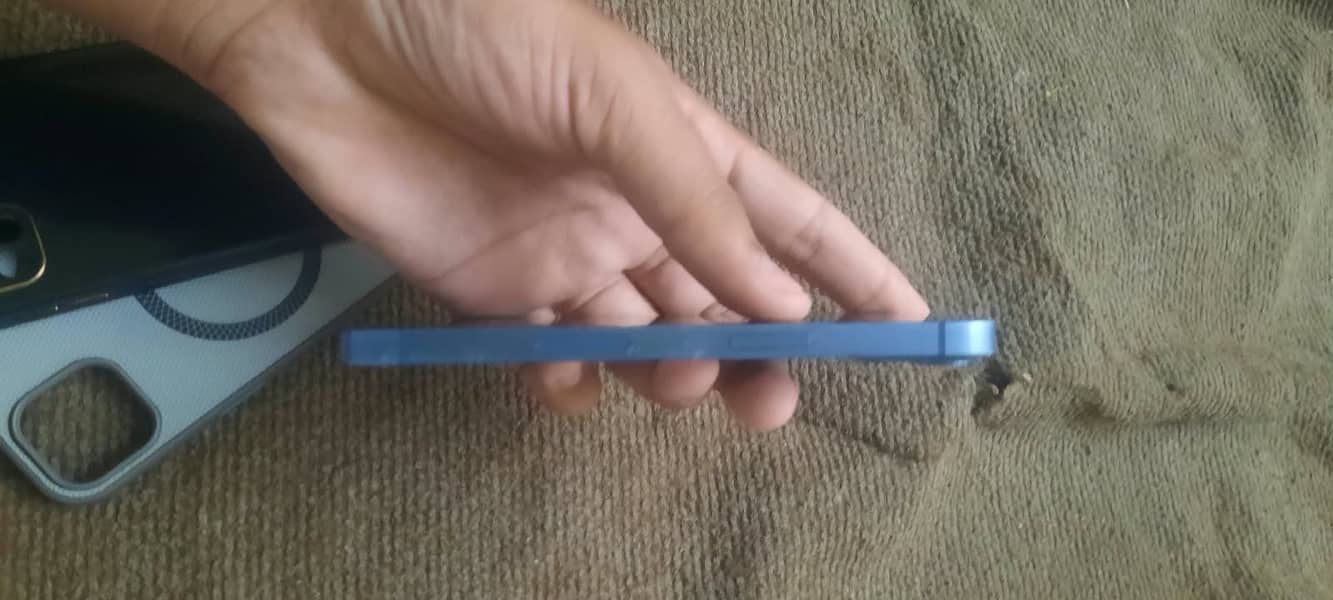 Apple iPhone 13 4
