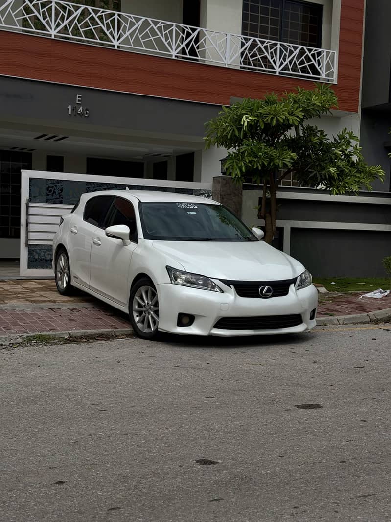 Lexus CT200h 2012 3