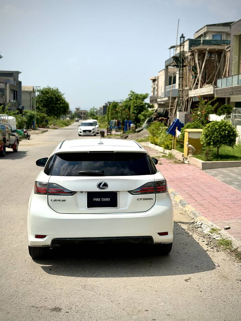 Lexus CT200h 2012 4