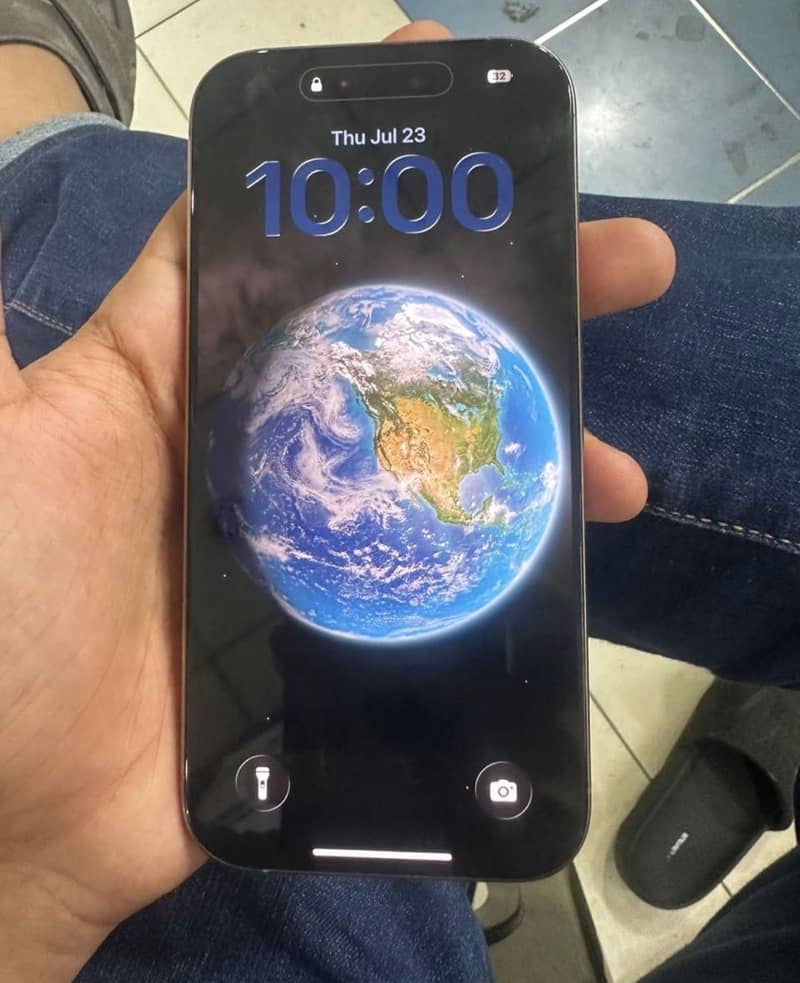 Apple iPhone 16 Pro 1
