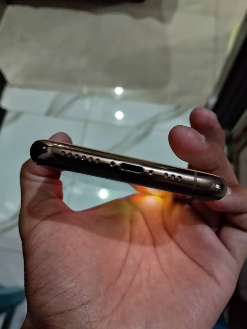 Apple iPhone 11 Pro 4