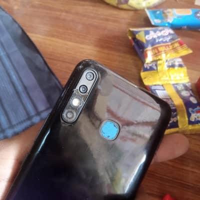 Infinix Hot 8 (3/32)