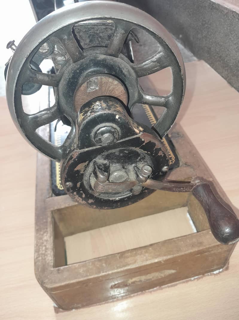 sewing machine 4