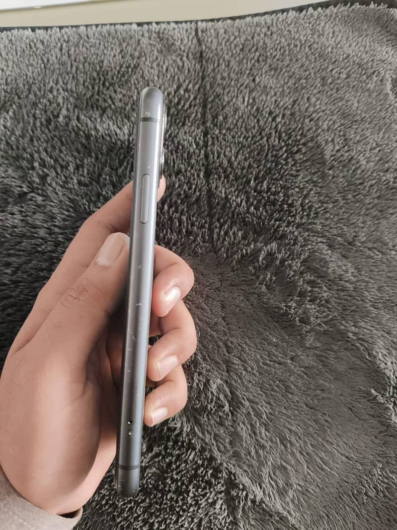 Apple iPhone 11 3