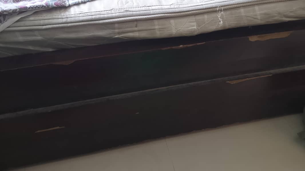 King size bed 1