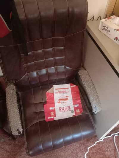 Office Table for Sale with office chair Slightly used Urgent