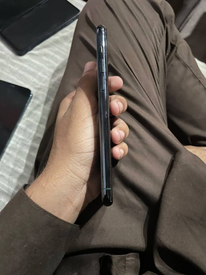 Apple iPhone 11 Pro 3