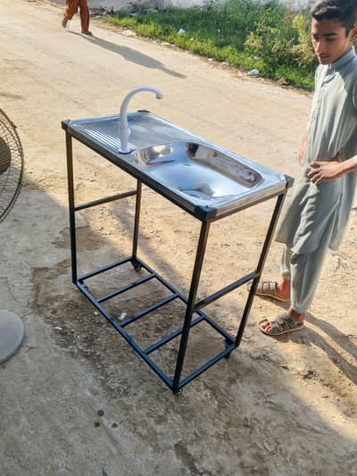 portable sink with mixture