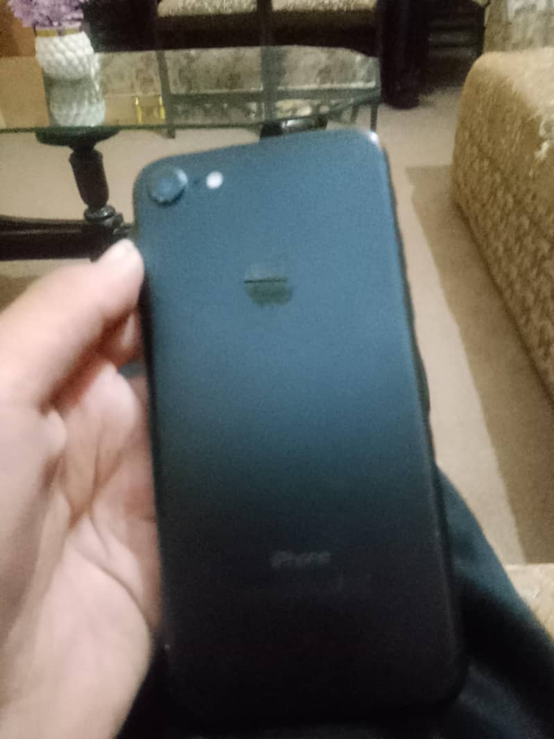 Apple iPhone 7 1