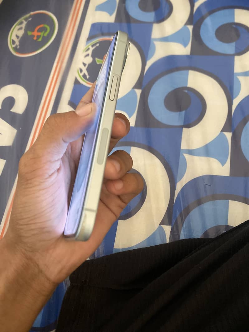 Apple iPhone 15 2