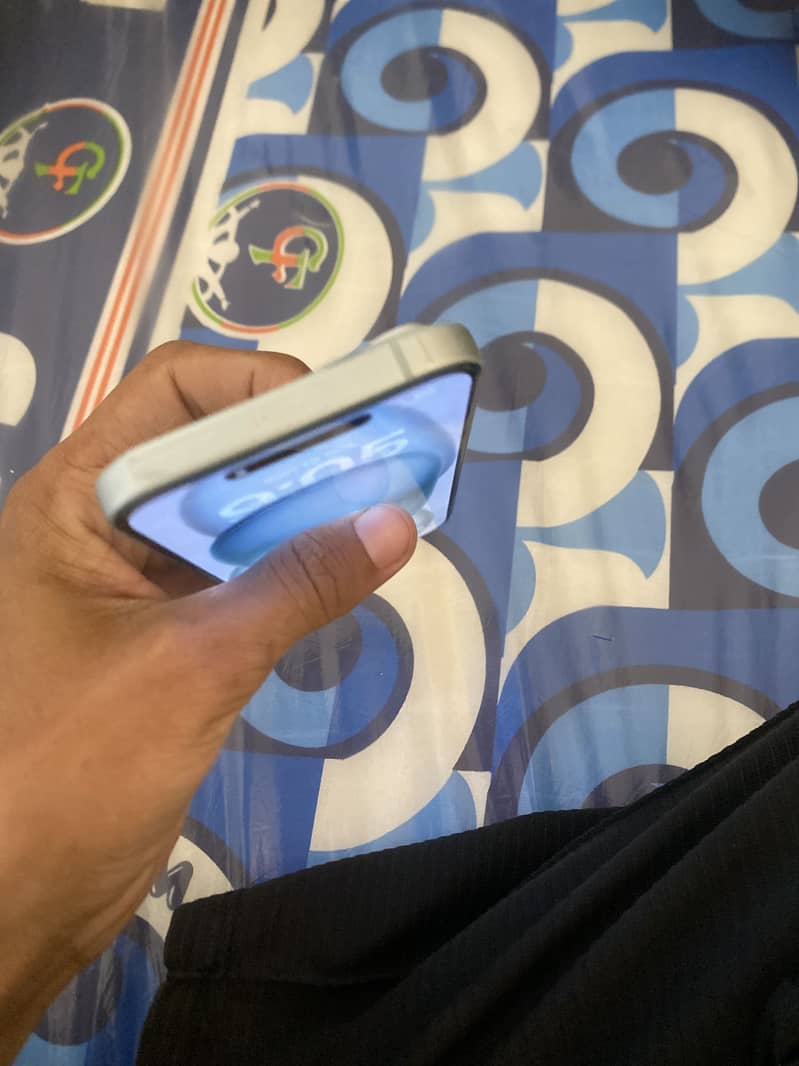 Apple iPhone 15 5