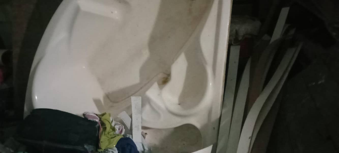 bath tub 1