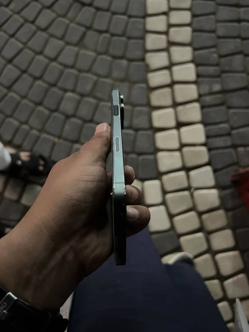 Apple iPhone 13 Pro Max 4