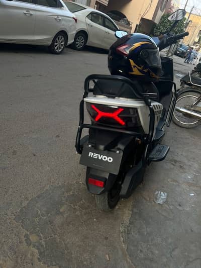 Revoo c32young