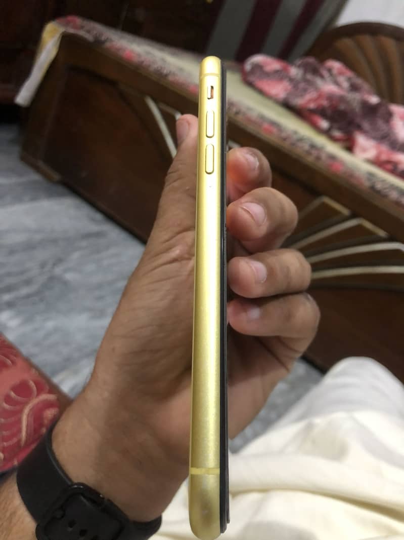 Apple iPhone 11 3