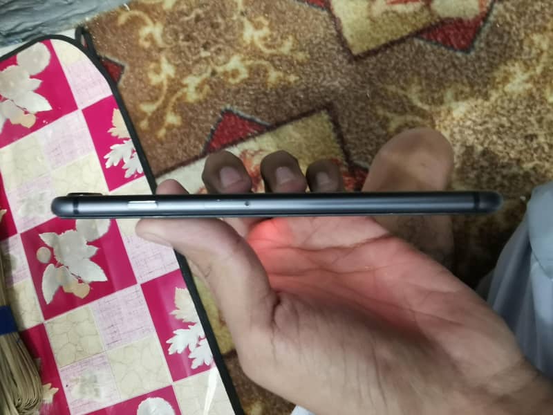 Apple iPhone 8 Plus 1