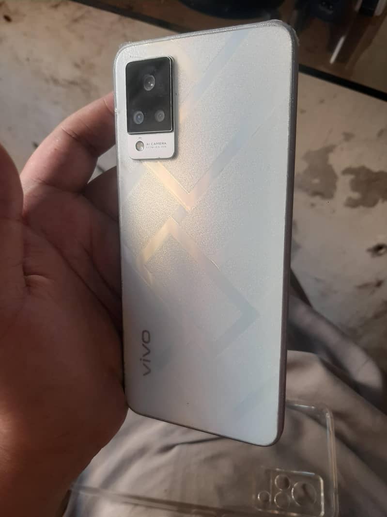Vivo V21 1