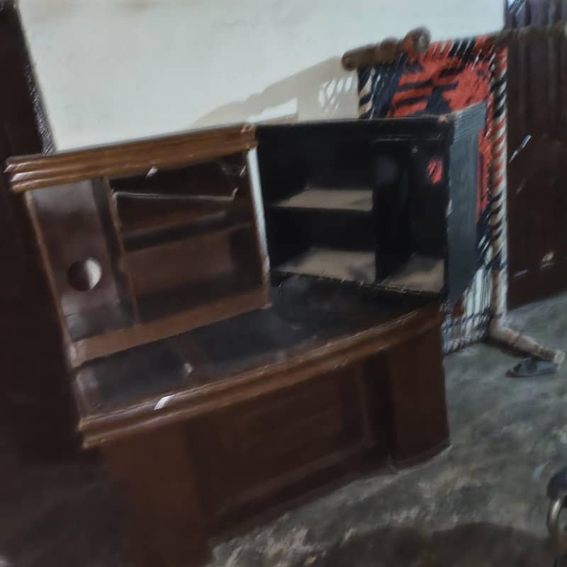 کرسیاں ٹیبل شیشے وغیرہ 2