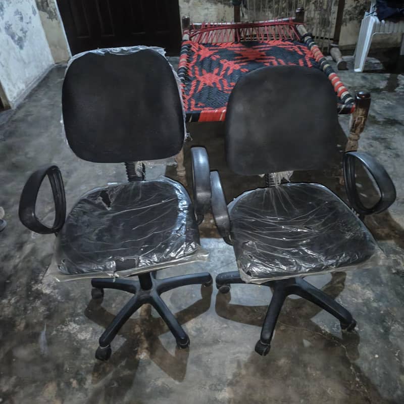 کرسیاں ٹیبل شیشے وغیرہ 6