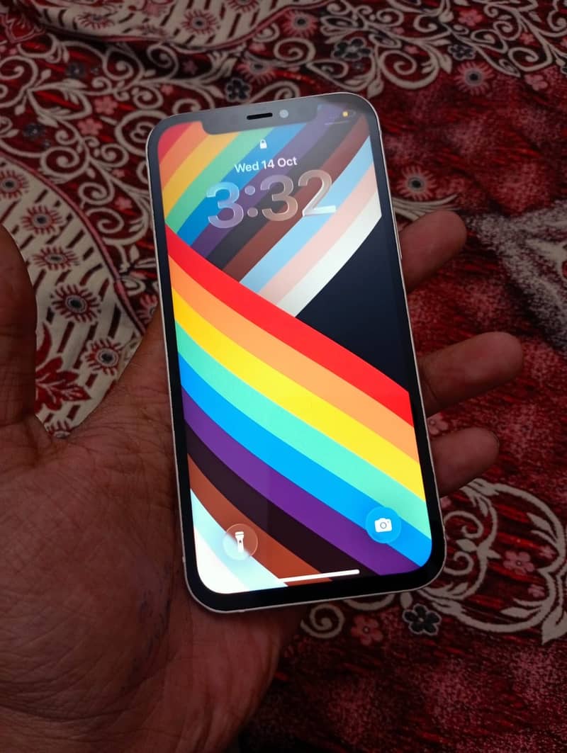Apple iPhone 12 4