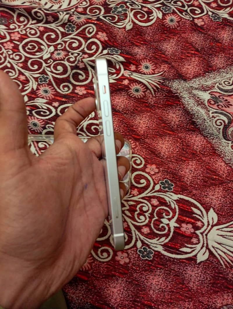 Apple iPhone 12 7