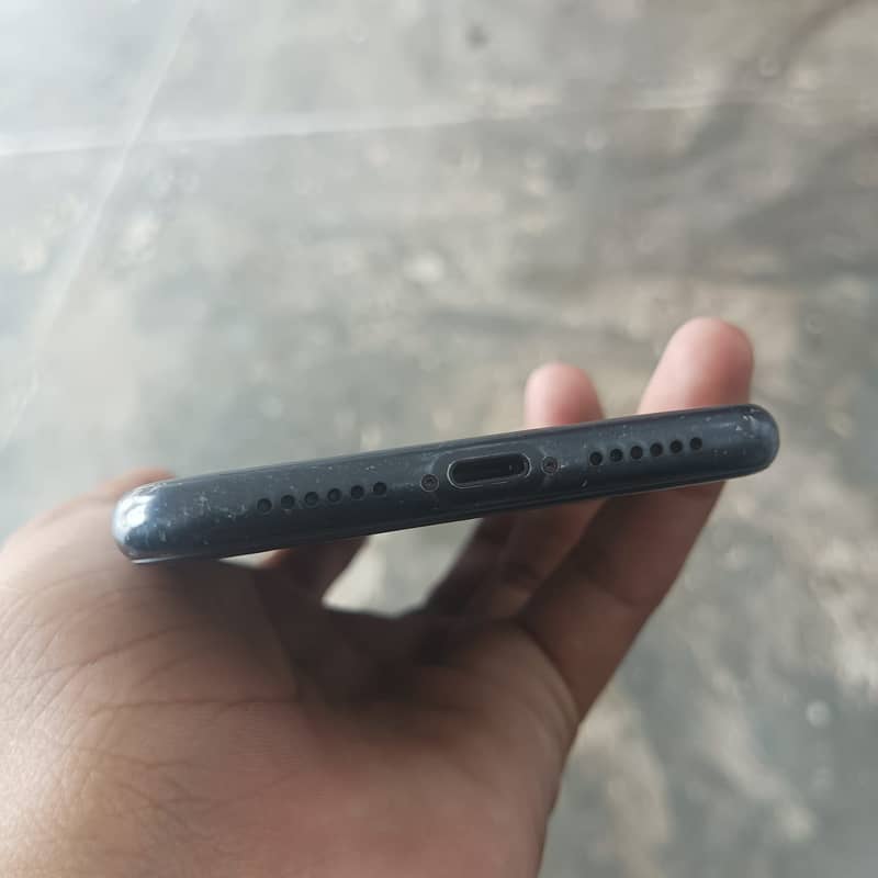 Apple iPhone XR 4
