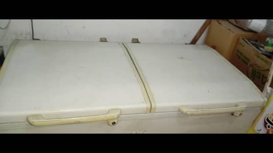 good condition double door freezer