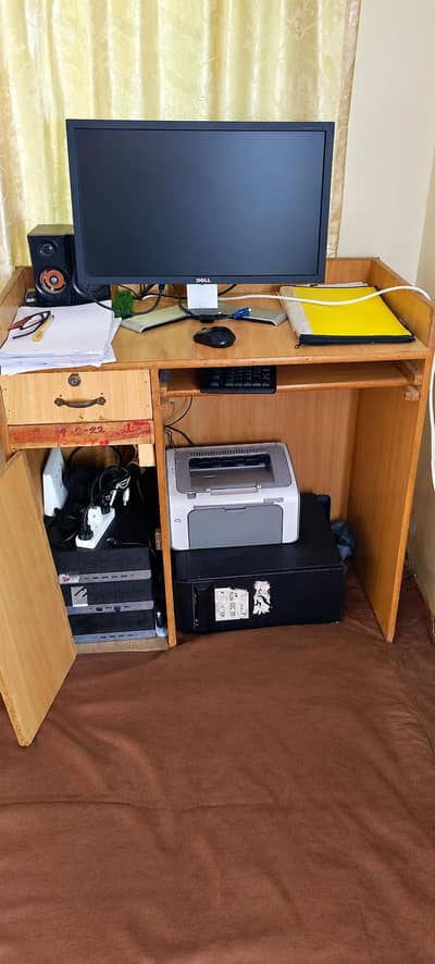 PC & LED sacreen 24 inch with Table sale