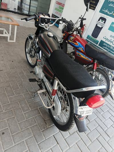 Honda 125 2016 red colour