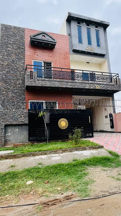 6 MARLA HOUSE FOR SALE LIKE ALMOST BRAND NEW