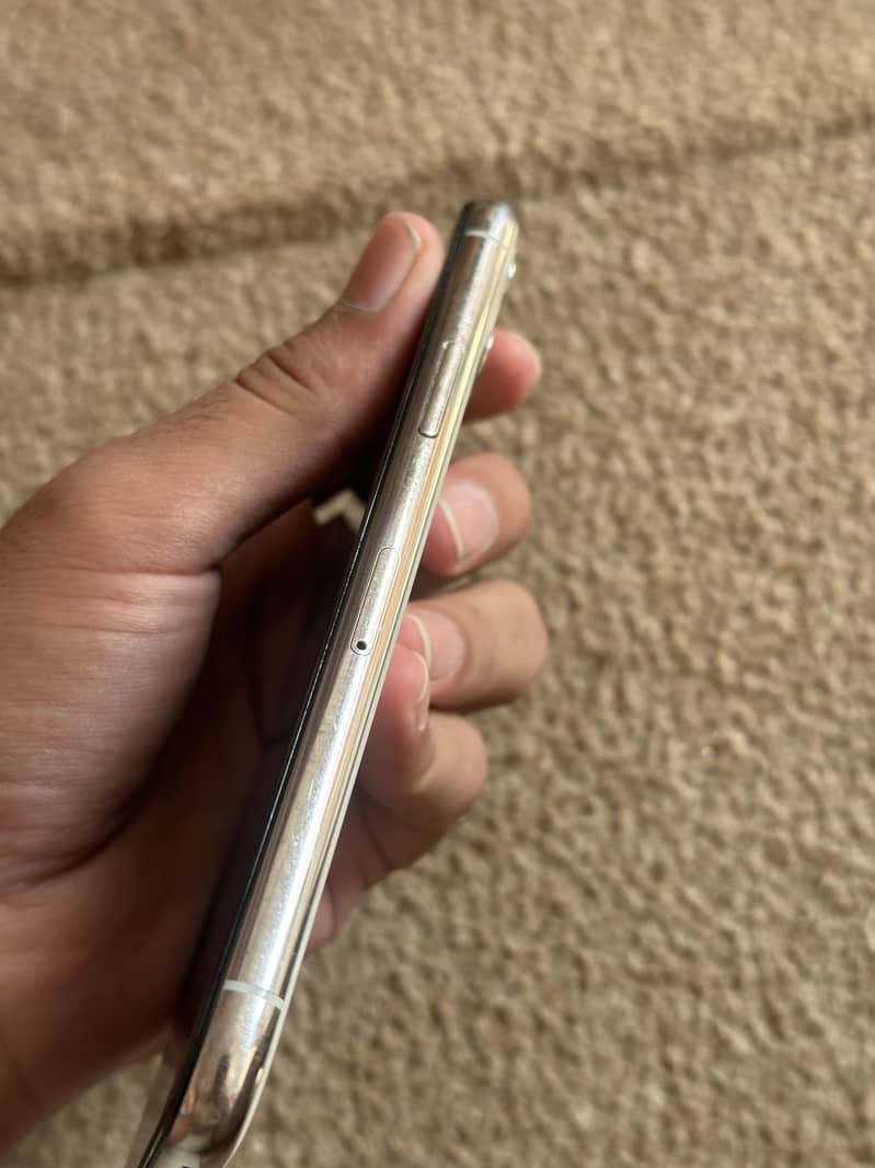 Apple iPhone 11 Pro 1
